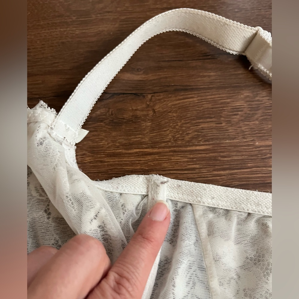 Change Lingerie « White Lace Sexy Bowtie Bra » — Size 80E / US-UK 36E / FR 95E - Picture 10 of 11